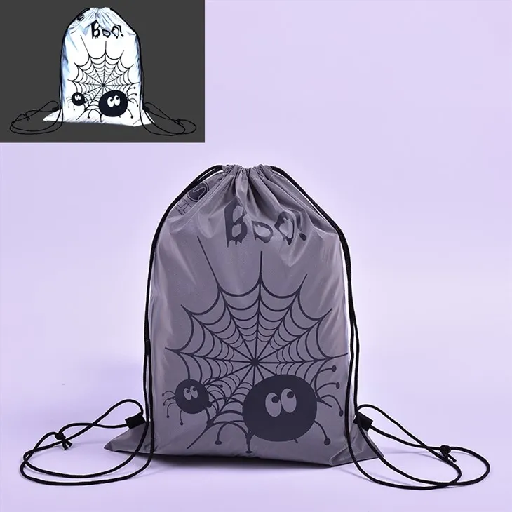 Kuprinė su atšvaitais