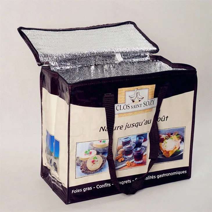 Izoliuotas bakalėjos krepšys